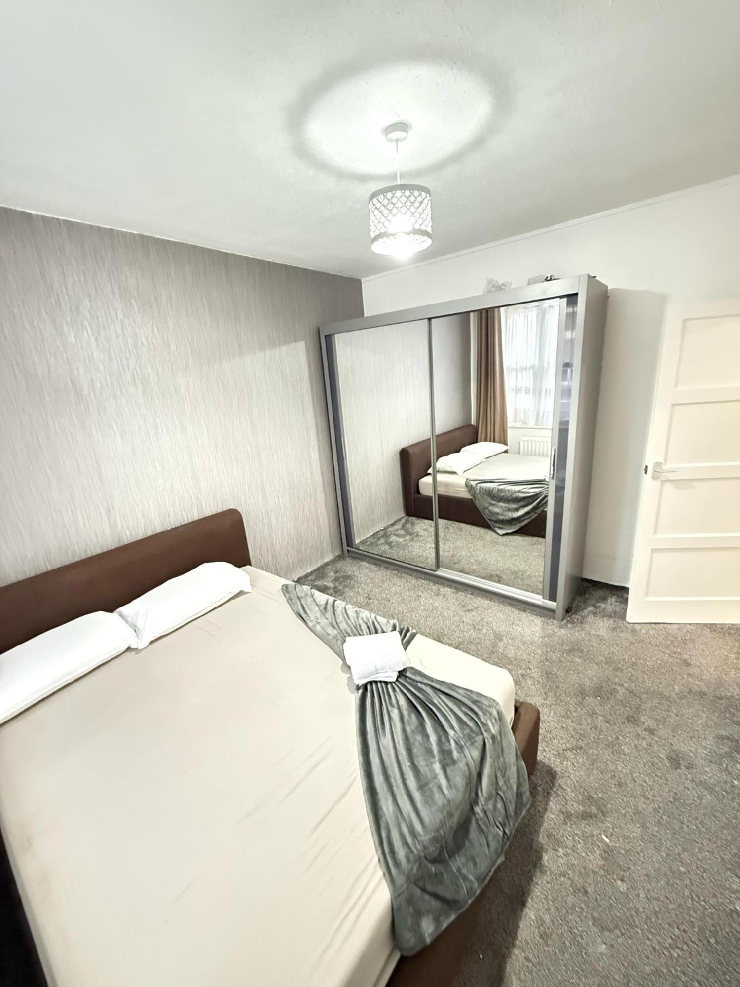 Lux Near & Shoreditch And Brick Lane * London